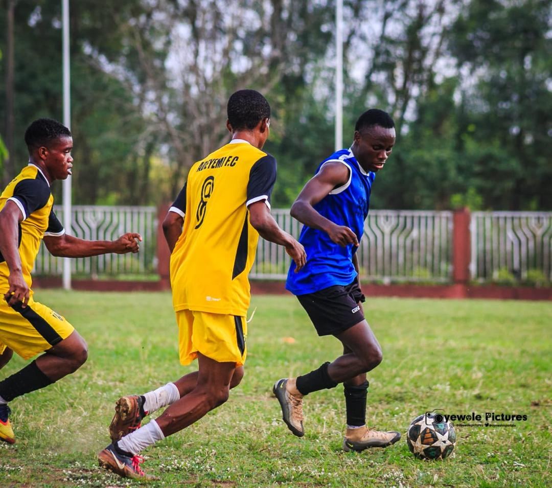 KEDOPEACH players chasing down the ball during a match