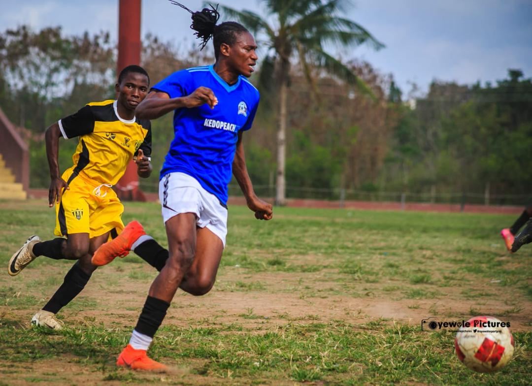 KEDOPEACH player sprinting with the ball during a match