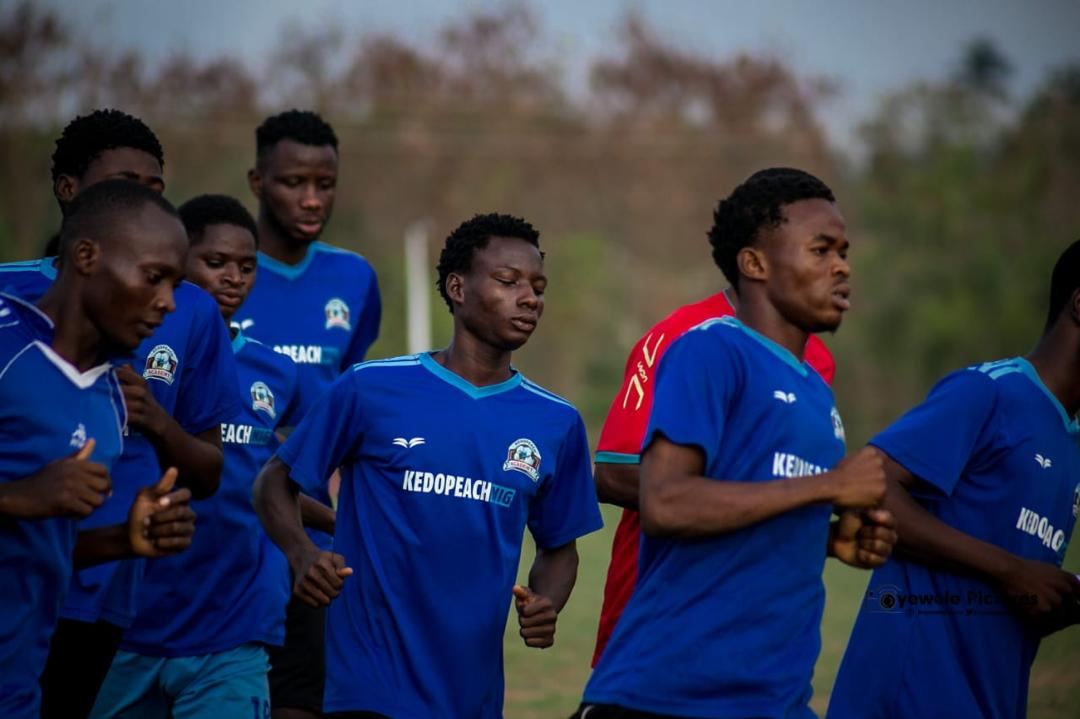KEDOPEACH players jogging together during warm-up